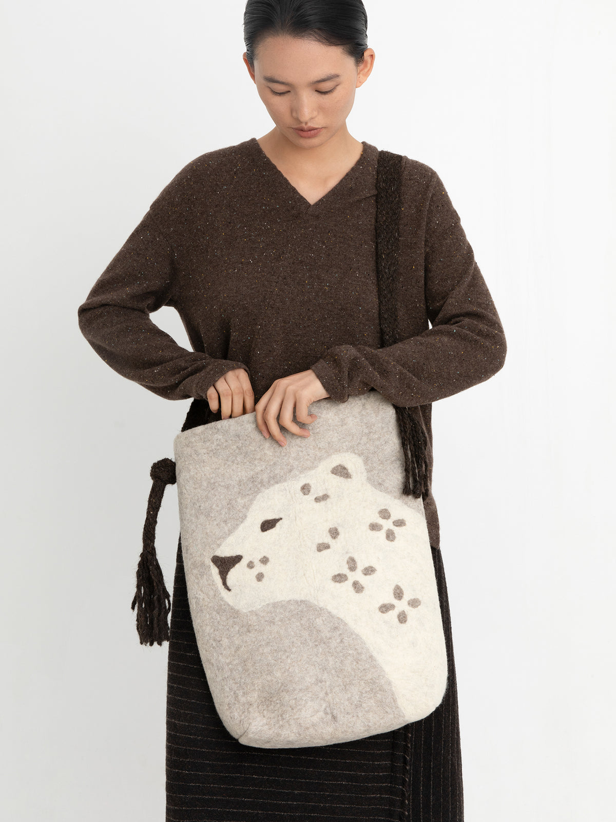 Snow Leopard Handmade Wool Felt Shoulder Bag(Pre-Order)