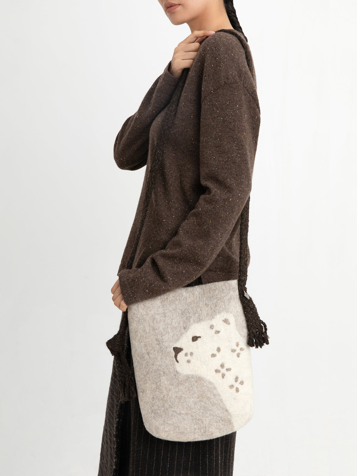 Snow Leopard Handmade Wool Felt Shoulder Bag(Pre-Order)
