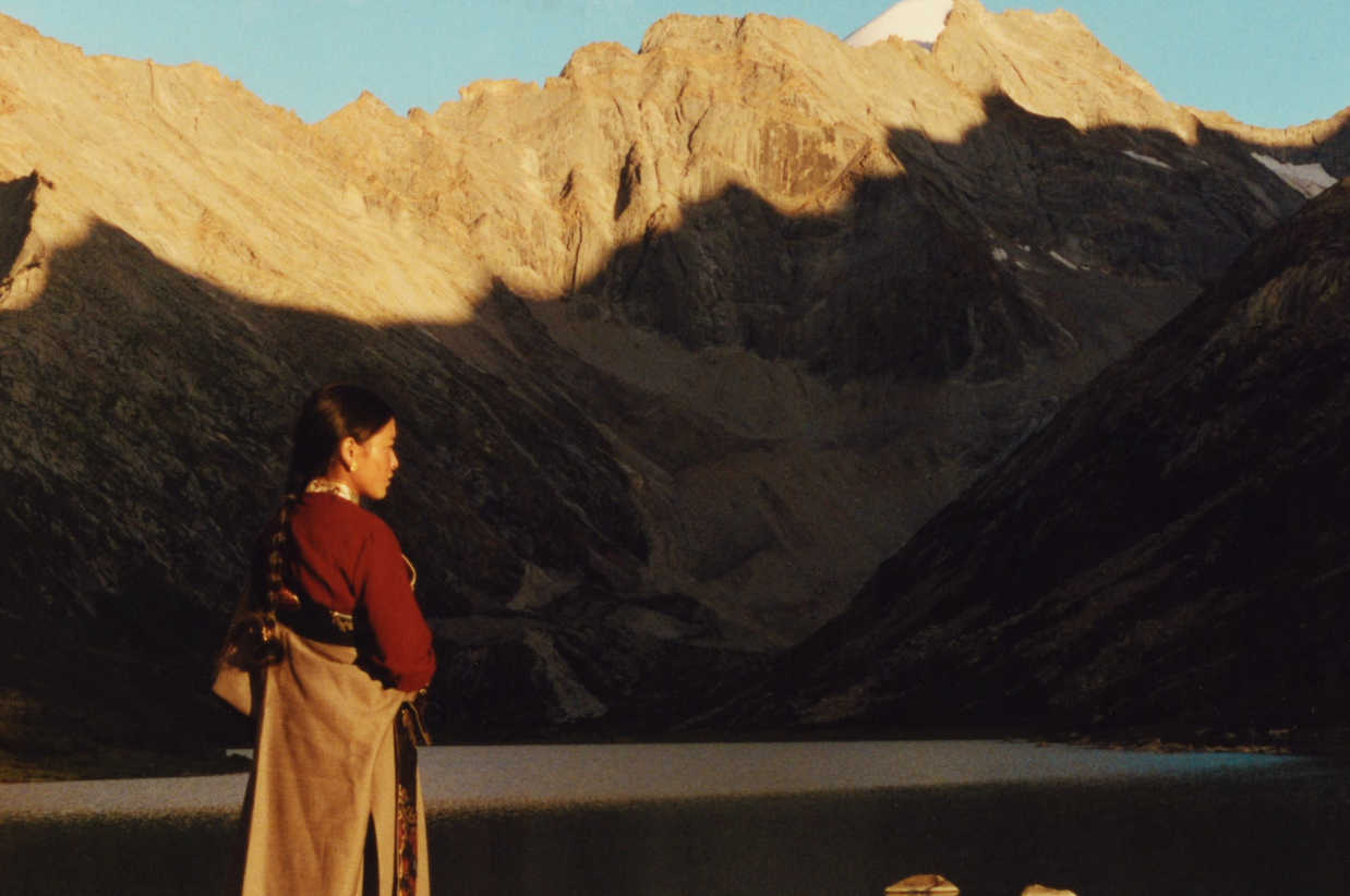 After She Married into the Snow Mountains