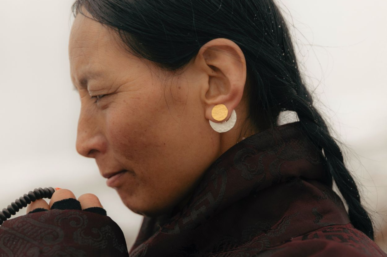 Sun & Moon (ཉི་ཟླ) in Harmony
